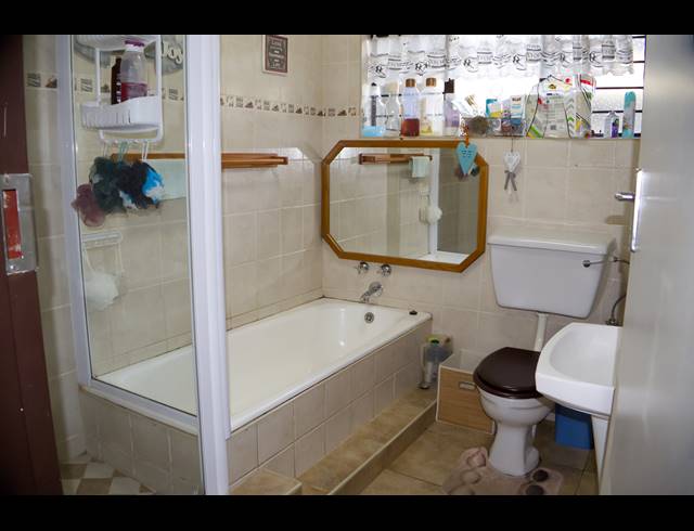 3 BEDROOM FREESTANDING FOR SALE IN FARRARMERE